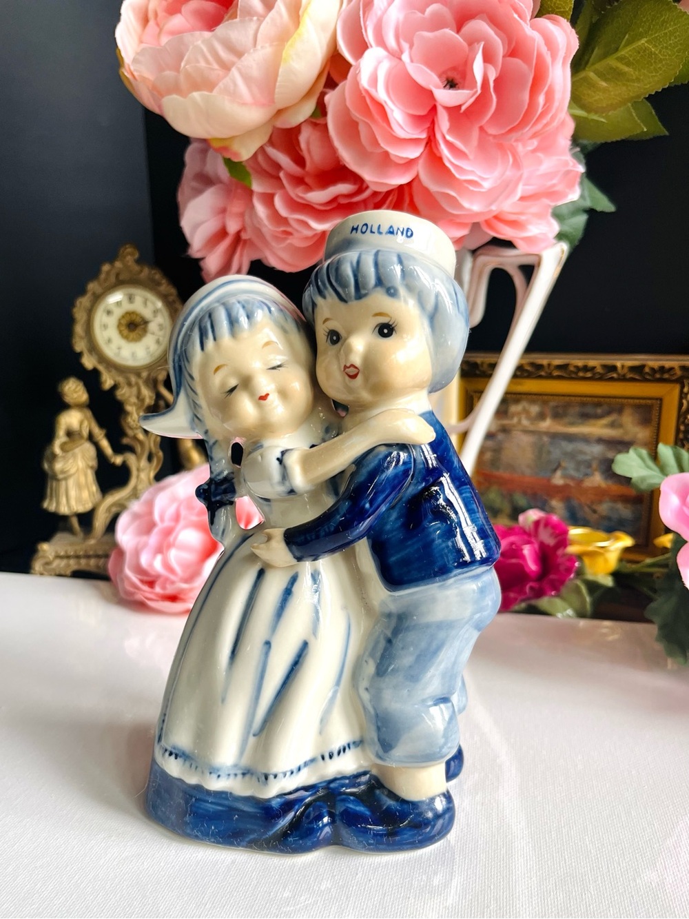 Vintage Handpainted Delft Blue Kissing Couple Figurine - 20cm
